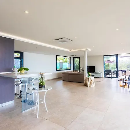 Dyonis Vi4231by Riviera Holiday Homes * Beausoleil